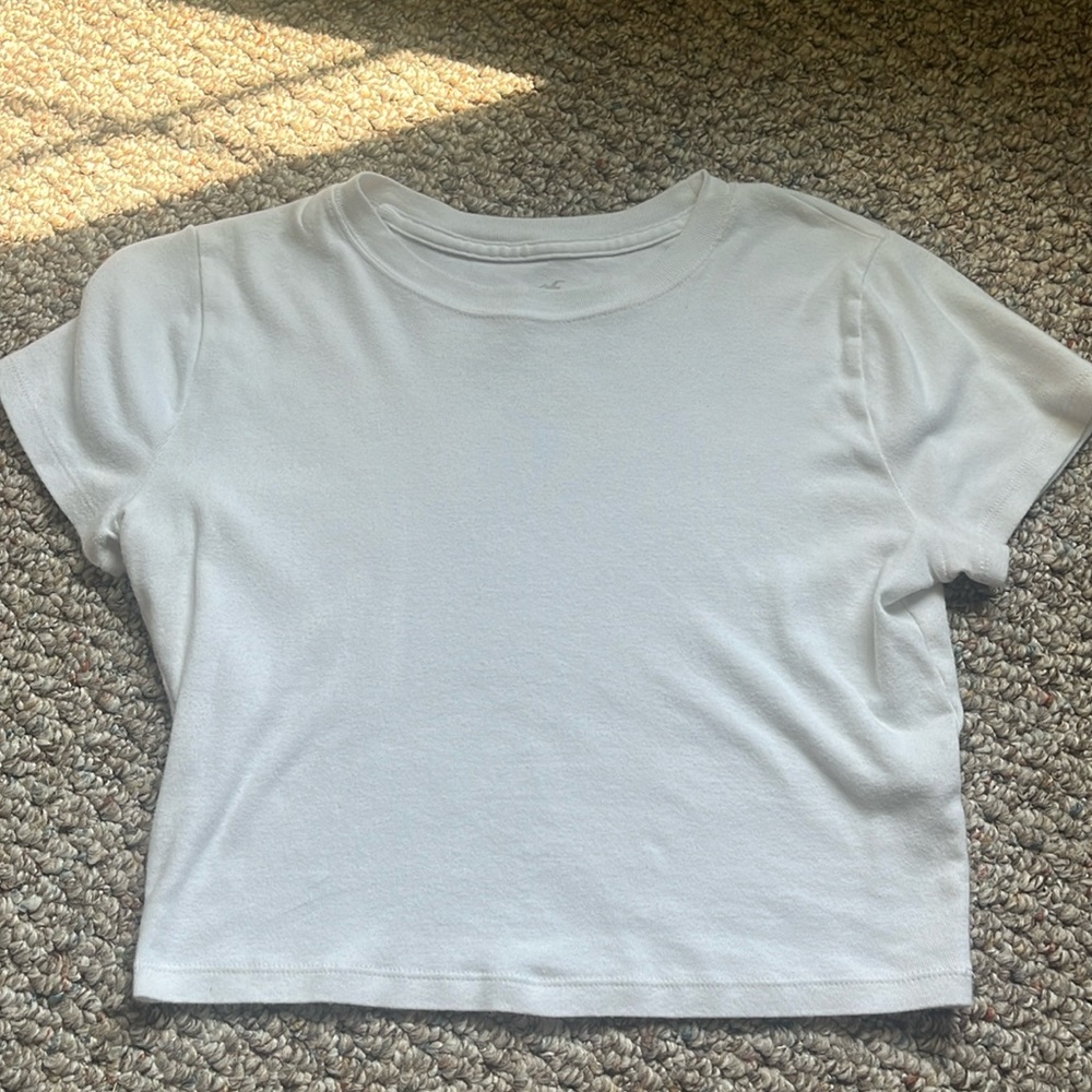 white hollister croptop